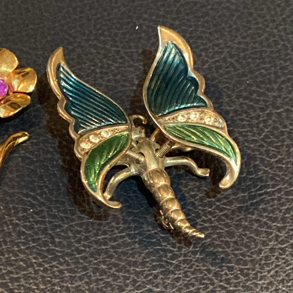 3 vntg pins: 1 Coro flowers; 1 butterfly w mop wings; 1 trembler butterfly. - Picture 2 of 9